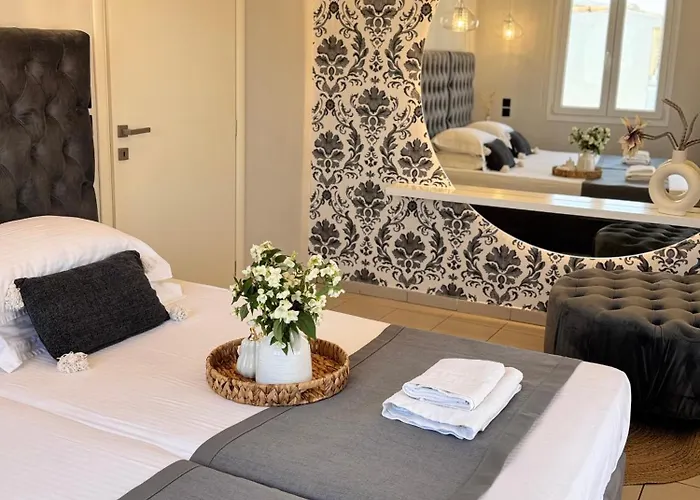 Orianna * Skiathos Town